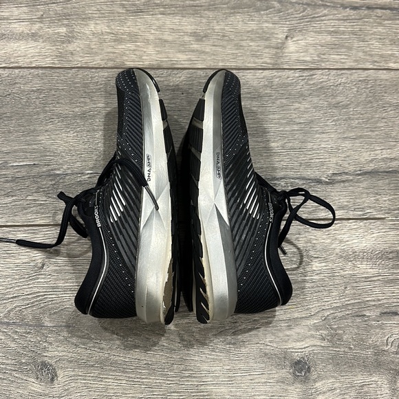 • Brooks • Womens Levitate Running Athletic Shoes Lace Up Style: 1202581B004 - Picture 4 of 6